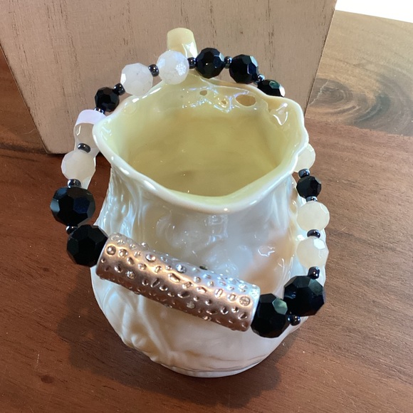 Sparkle Stretch Bracelet - Picture 2 of 3